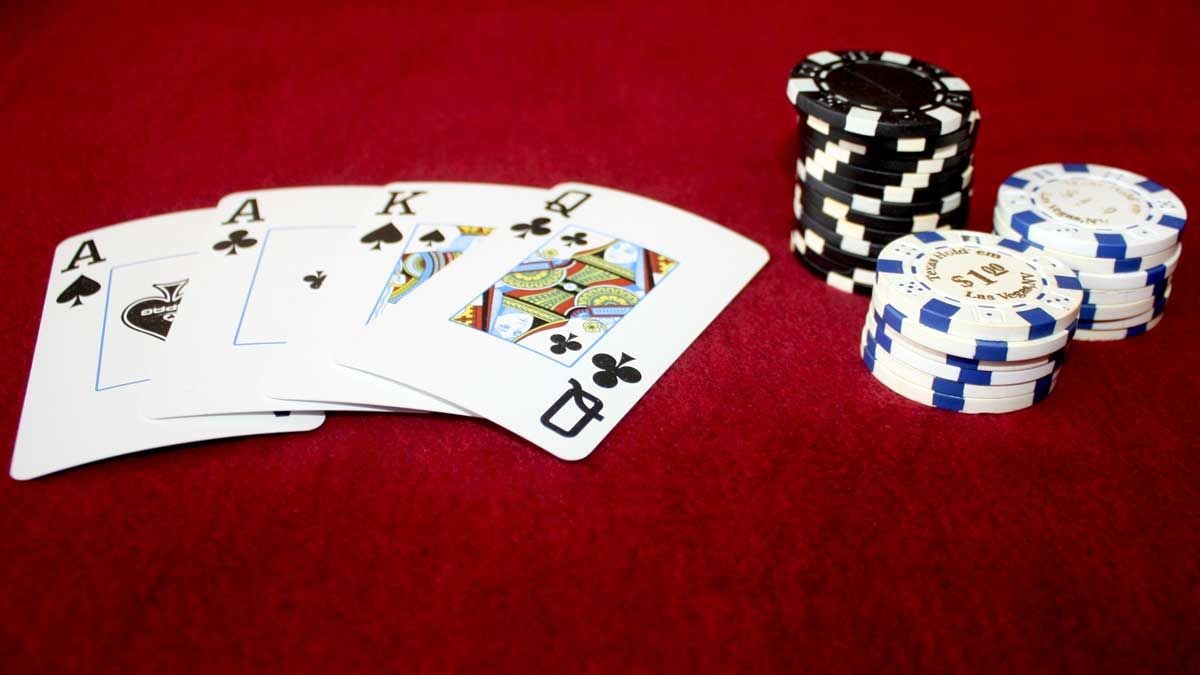 How to Play Omaha Poker (2025 Guide): Rules, Strategy & Winning Tips